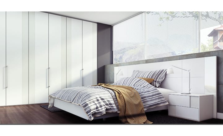 Dormitorio DFM diseño Alvar en lacado blanco mate con detalles de cristal y perfiles de aluminio